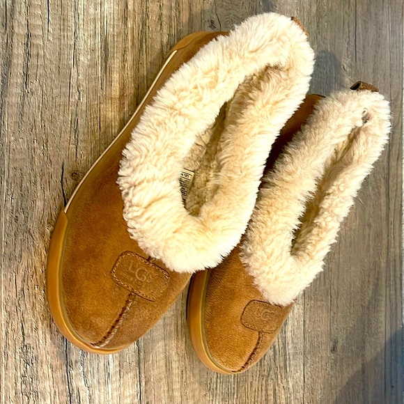 UGG size 8US/39EU - Picture 3 of 6